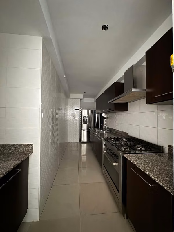 REMATE APARTAMENTO-BELLA VISTA (PARQUE URRACA)