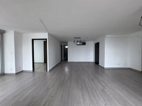 REMATE APARTAMENTO-BELLA VISTA (PARQUE URRACA)