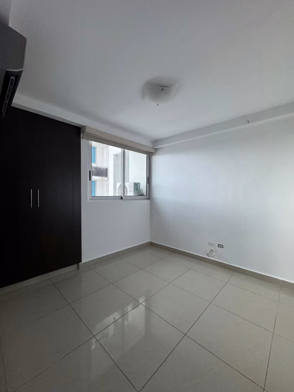 REMATE APARTAMENTO-BELLA VISTA (PARQUE URRACA)