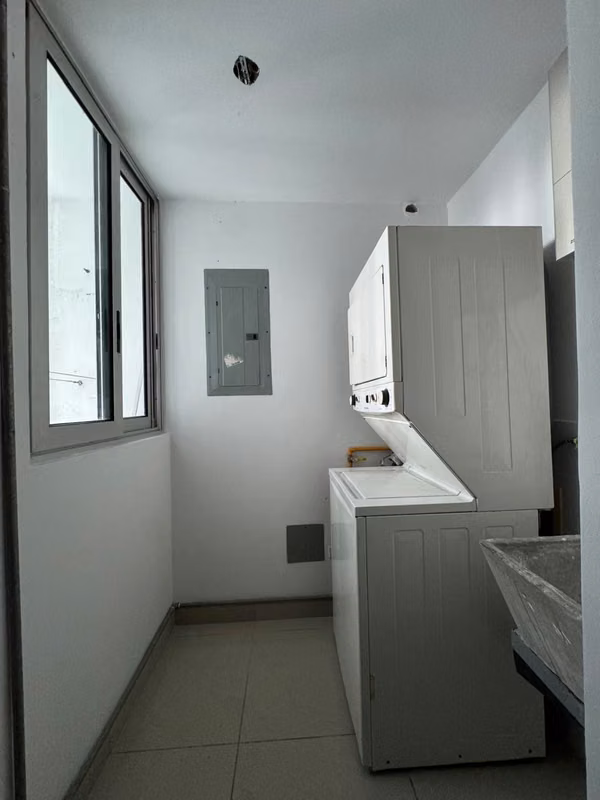 REMATE APARTAMENTO-BELLA VISTA (PARQUE URRACA)