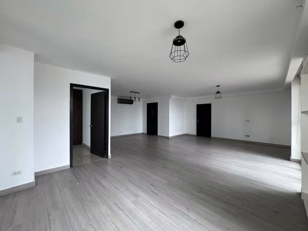 REMATE APARTAMENTO-BELLA VISTA (PARQUE URRACA)