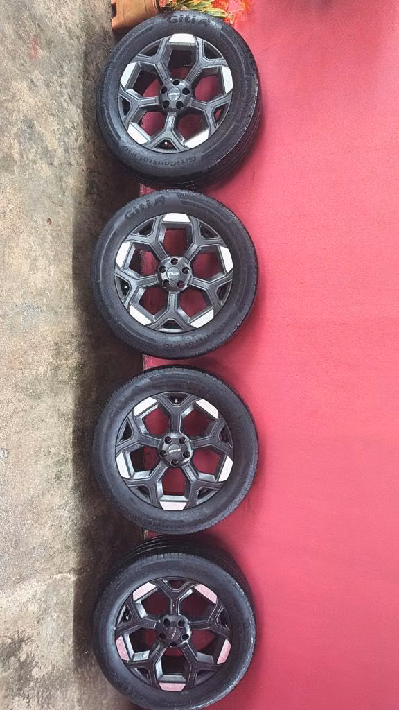 Jetour T1 llantas con sus rines originales