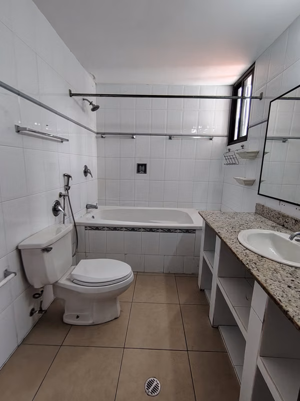Marbella | 152.5 m² | 3 Recámaras + Den | 2 Parkings | $215,000