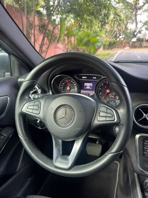 MARKETS -BENZ GLA $8,900