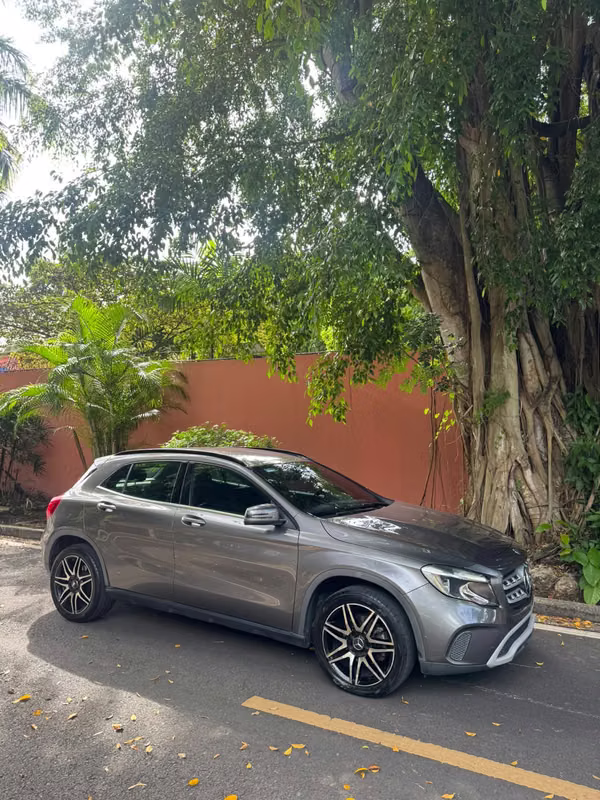 MARKETS -BENZ GLA $8,900