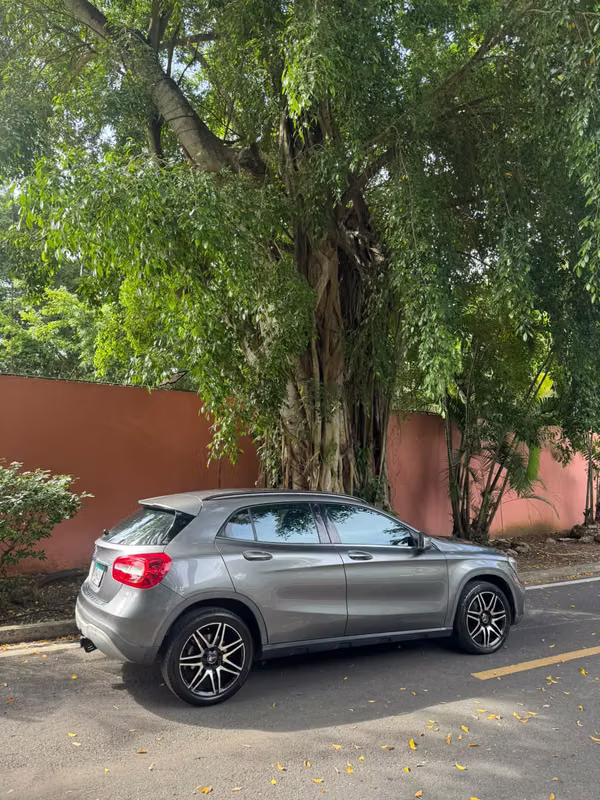 MARKETS -BENZ GLA $8,900