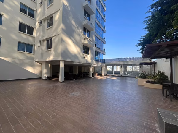I AM SELLING AN APARTMENT IN EDISON PARK, 3 BEDROOMS, 96M2, WITH A SOCIAL AREA.