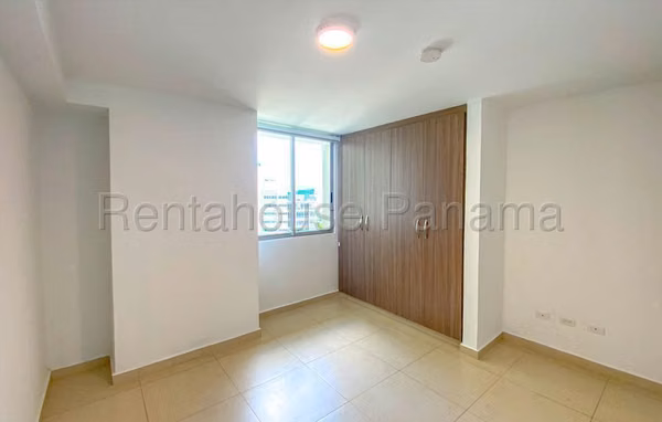 Apartment for sale in Costa del Este OF26-944