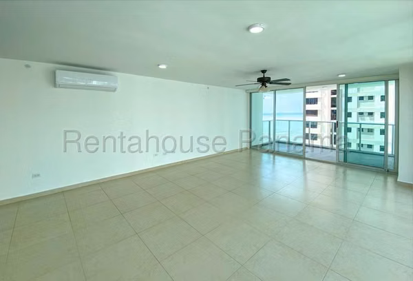 Apartment for sale in Costa del Este OF26-944