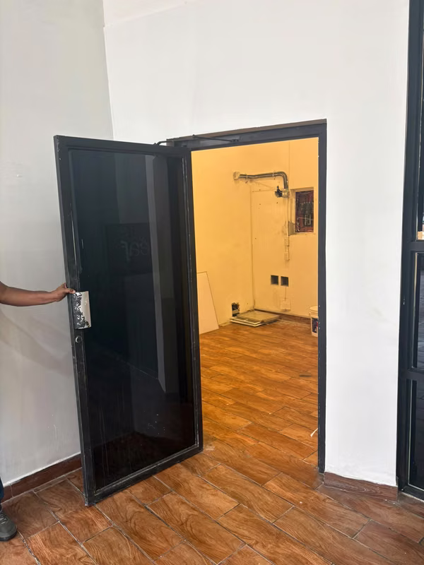 COMMERCIAL PLACE TO RENT IN OCEAN MALL, EAST COAST