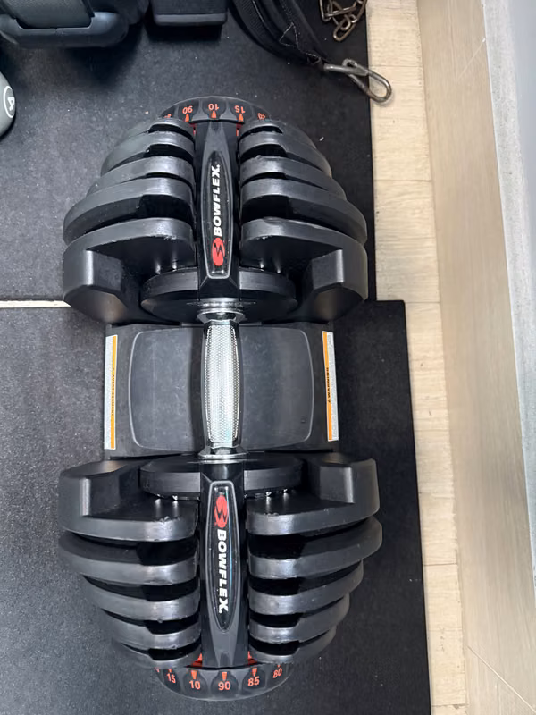 Adjustable 4 kg to 41 kg. Bowflex SelectTech 1090 as new