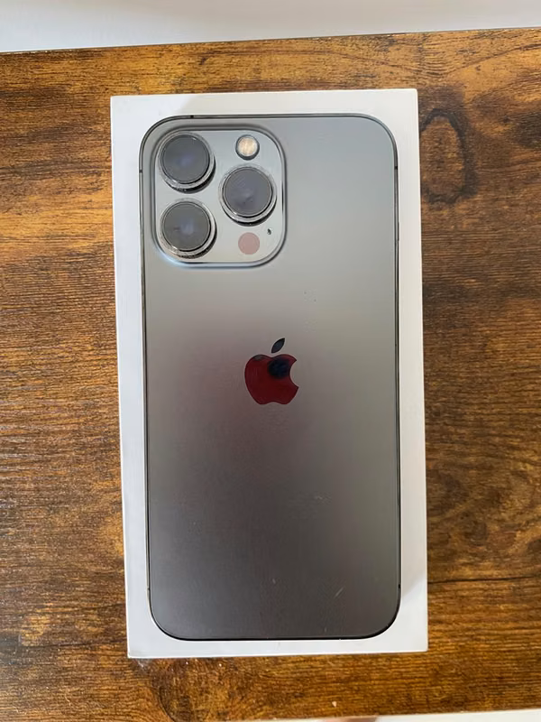 iPhone 13 Pro in excellent Chip + eSIM-state - 124; Factory-free - 124; 100% operating