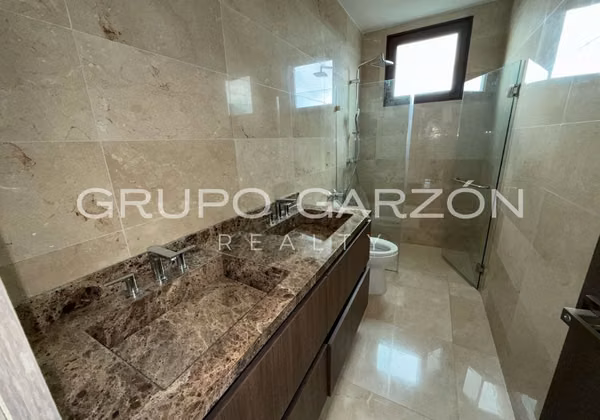 Rental in The Colonial, Santa María | 190m² - 3 Bedrooms - New Appliances