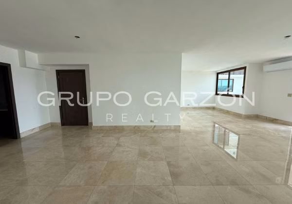 Rental in The Colonial, Santa María | 190m² - 3 Bedrooms - New Appliances