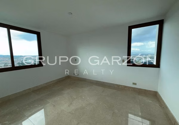 Rental in The Colonial, Santa María | 190m² - 3 Bedrooms - New Appliances