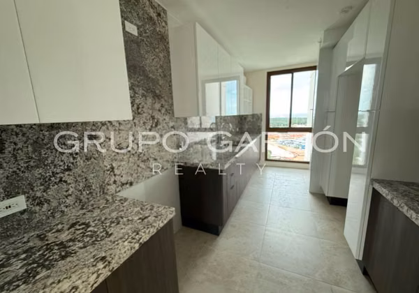 Rental in The Colonial, Santa María | 190m² - 3 Bedrooms - New Appliances