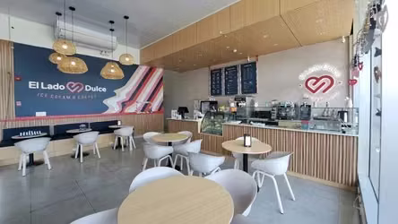 Business for Sale: Cafe/Ice Cream Shop/Dessert Shop - Fully Equipped and Operational - $28.000 VL