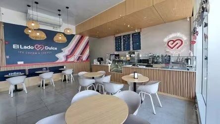 Business for Sale: Cafe/Ice Cream Shop/Dessert Shop - Fully Equipped and Operational - $28.000 VL