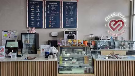 Business for Sale: Cafe/Ice Cream Shop/Dessert Shop - Fully Equipped and Operational - $28.000 VL