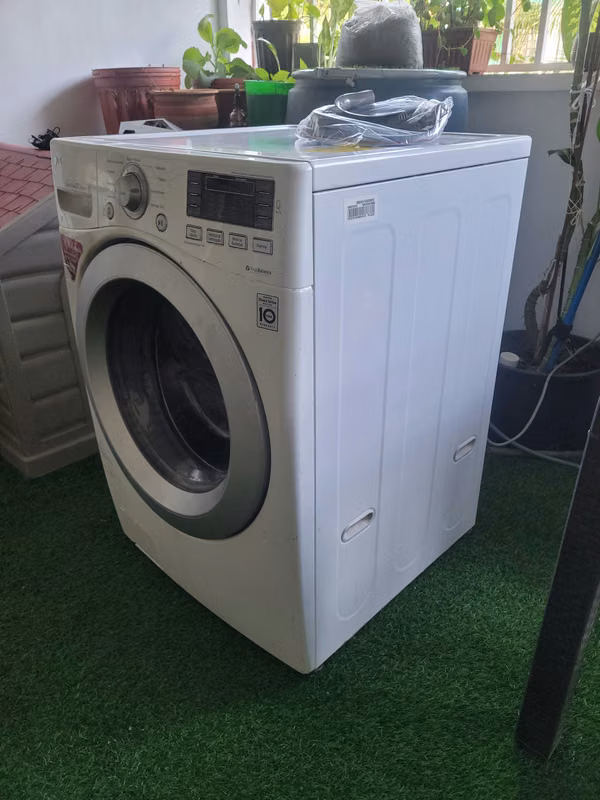 FRONT LOAD LG WASHING MACHINE 20KG