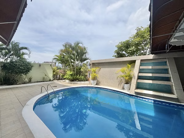 Spectacular Unifamily Residence in Dos Seas