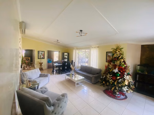 House for sale in Brisas del Golf