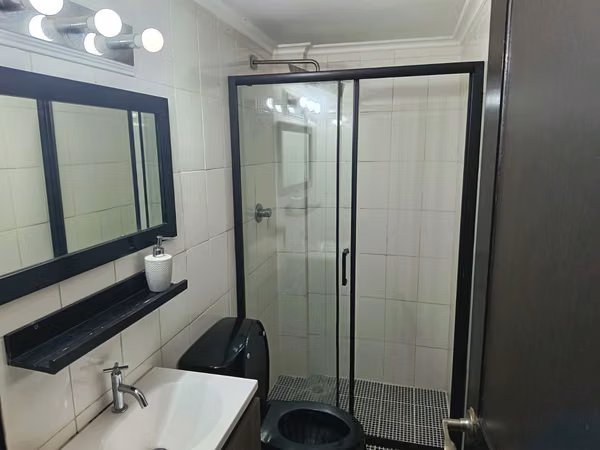 SE ALQUILA APARTAMENTO CON AIRES LAS MERCEDES