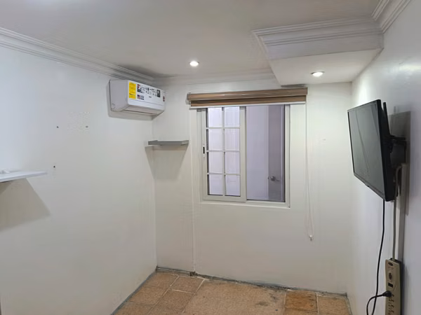 SE ALQUILA APARTAMENTO CON AIRES LAS MERCEDES