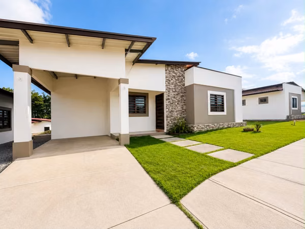 SE ALQUILA CASA AMUEBLADA NUEVA EN ALTO BOQUETE