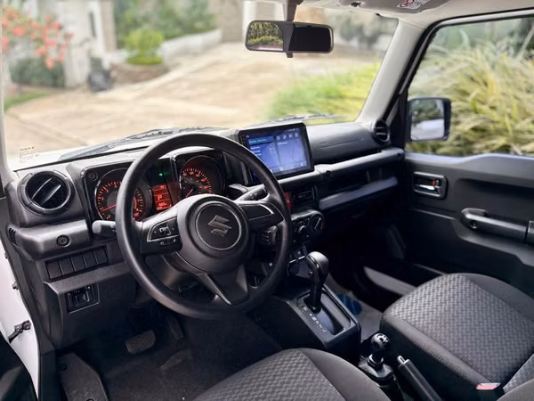 Suzuki Jimny año 2025 1,400 Km 5 años garantía agencia