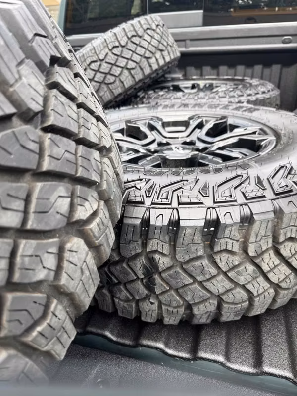 Llantas Goodyear Wrangler 275/70/R18 (con rines)