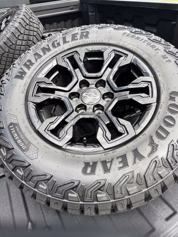 Llantas Goodyear Wrangler 275/70/R18 (con rines)