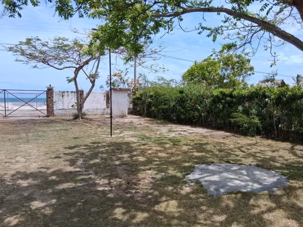 Ganga is sold beach house Gorgona 350,000 the beach is in front