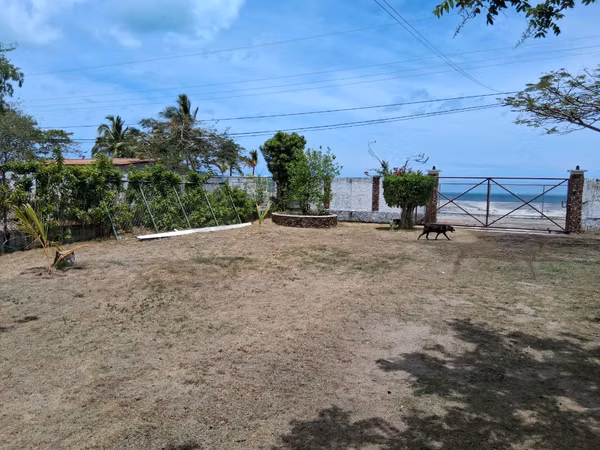 Ganga is sold beach house Gorgona 350,000 the beach is in front