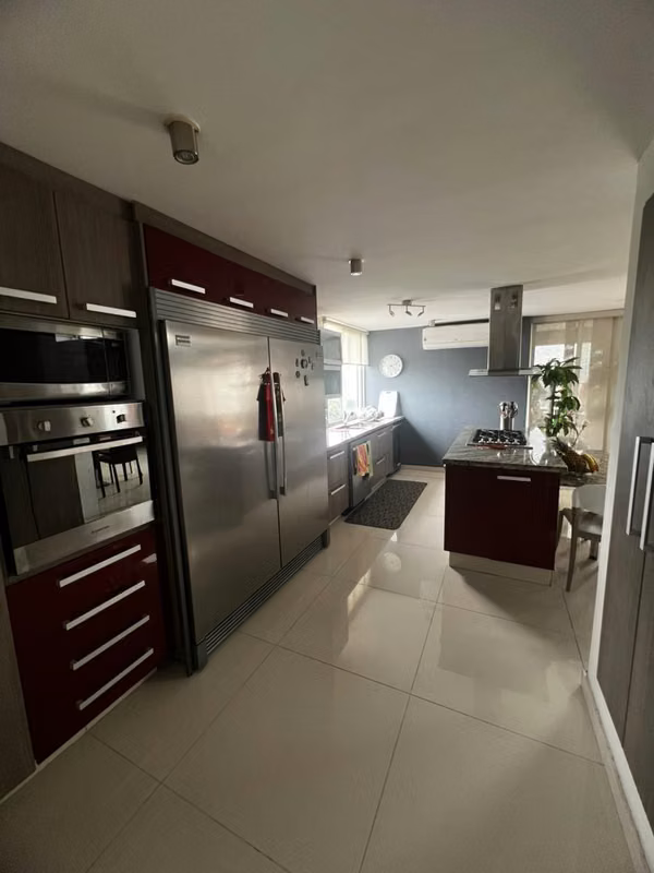 SPACIOUS AND BEAUTIFUL APARTMENT WITH DIRECT ENTRANCE TO OMAR PARK