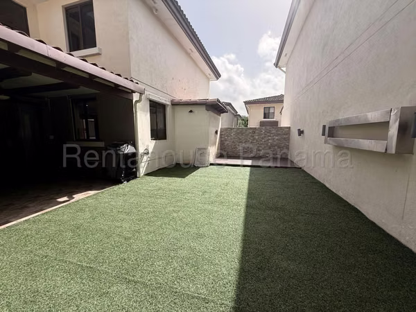 Alquilo casa en River Valley MPM26-9155