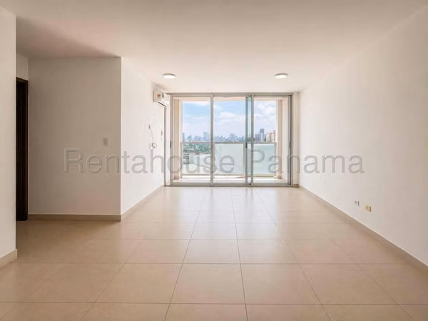 Apartment for Sale in Condado del Rey, Kings Park (27YCG401)