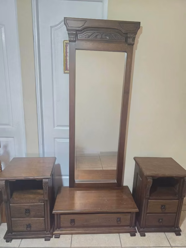 Selling 2 Night and Gavetero Timber with Mirror