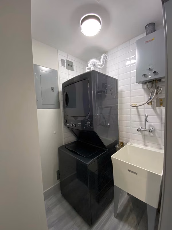 APARTMENT IN A LUXURY BUILDING ON BALBOA AVENUE FOR RENT