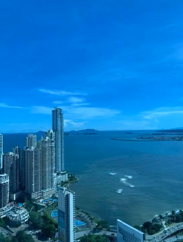 Alquilo lujoso Apartamento en Hotel Megapolis con Vista al Mar