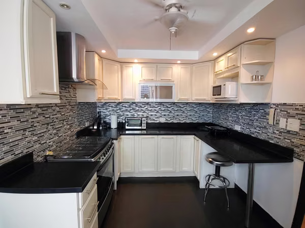 Apartment in Marbella | 3 Bedrooms + 2 Parking Spaces | PH Torres Ebbelle | US$230,000