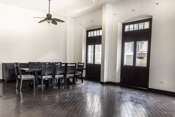 Selling House in Casco Antiguo