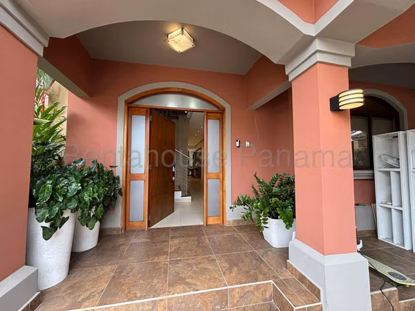 ALQUILO Casa en Ph EL DORAL en Costa Sur.