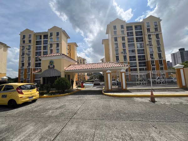 Apartment for sale in PH McGregor Hill Condado del Rey.