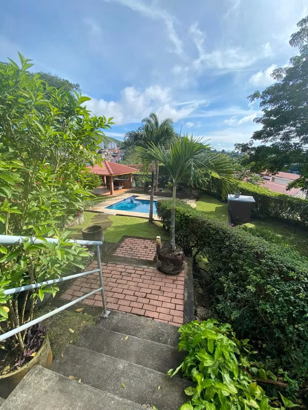 HOUSE WITH POOL FOR RENT IN LINDA VISTA