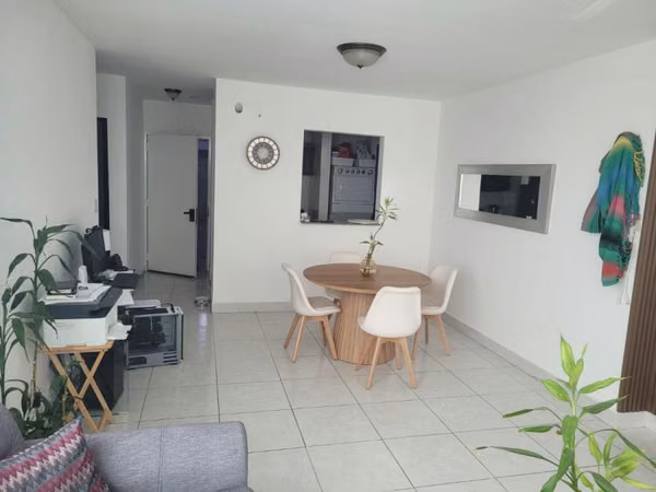Apartment for Sale in Edison Park, 2 Bedrooms, 1 Bathroom, 69 sq m, $138,000 VL