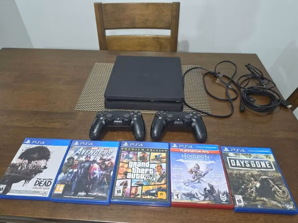 PLAYSTATION 4