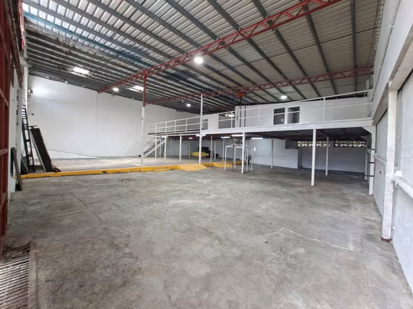 Se alquila Local comercial 70 m2 + 600 m2 Depósito en Los Ángeles/El Paical