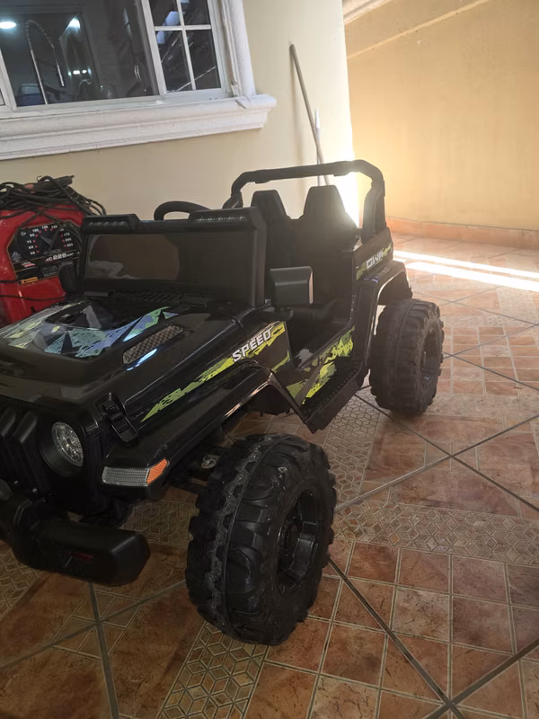 Sell Toys Jeep for children 4 years and older
