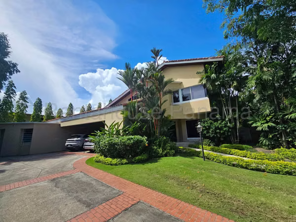 Casa Lista para Habitar en Venta en Altos del Golf 27PPM436